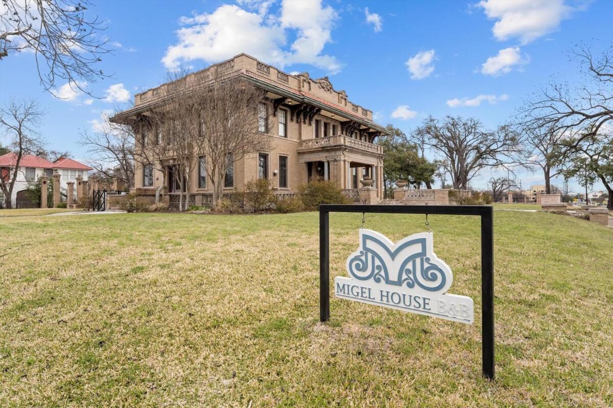 Historic Migel House In Downtown Waco Villa Esterno foto