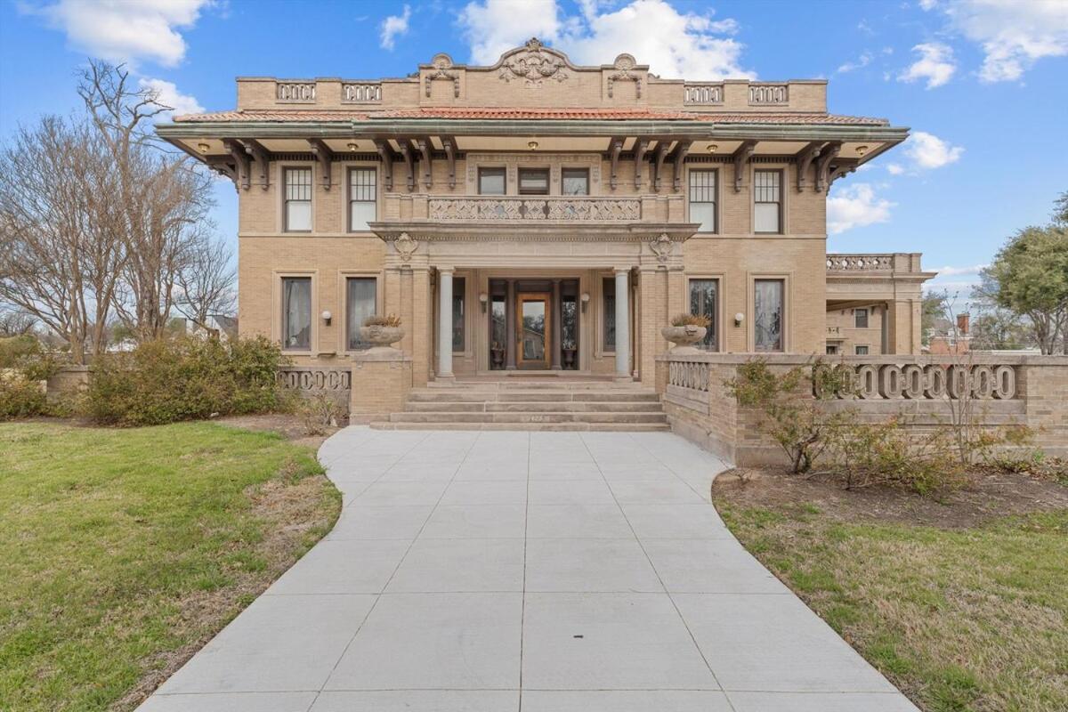 Historic Migel House In Downtown Waco Villa Esterno foto